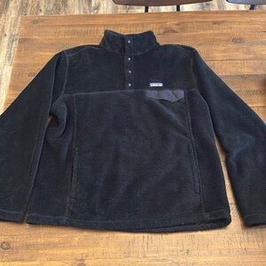 Great condition! Men’s Patagonia Re-Tool Snap-T Pullover.